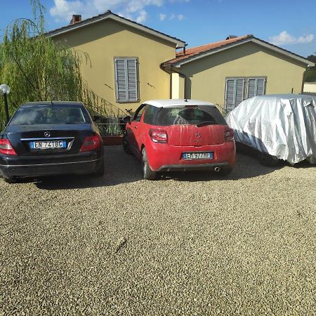 La Dolce Vita Studio With Free Private Parking Siena Exterior photo