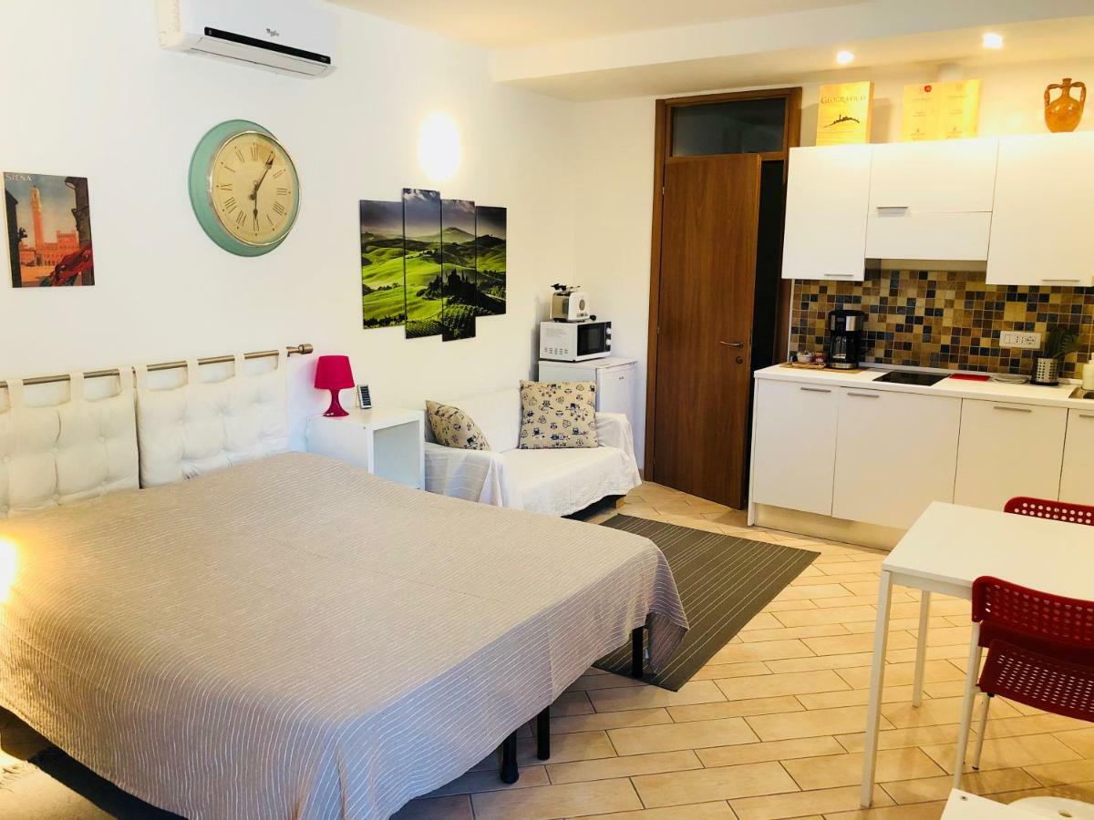 La Dolce Vita Studio With Free Private Parking Siena Exterior photo