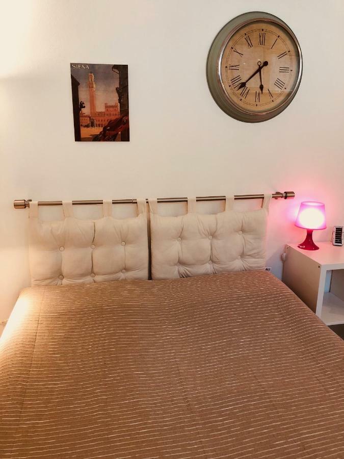 La Dolce Vita Studio With Free Private Parking Siena Exterior photo