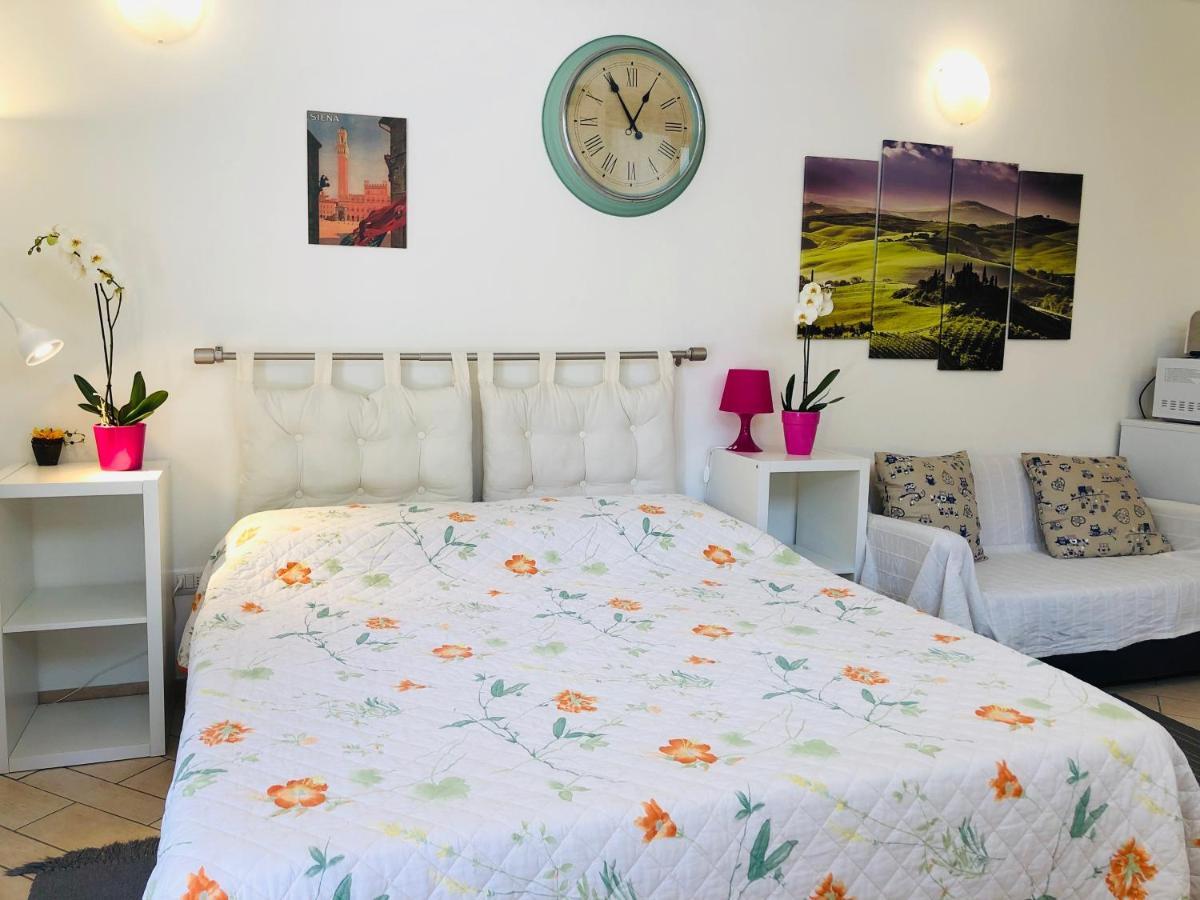 La Dolce Vita Studio With Free Private Parking Siena Exterior photo